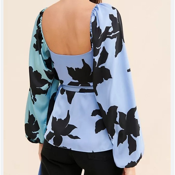 Hutch Shadow Floral Wrap Blouse Size Medium - Picture 2 of 5